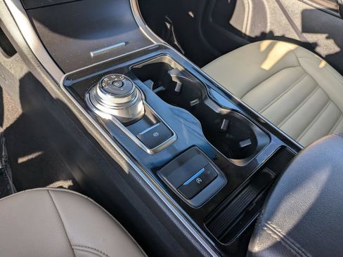 Used 2020 Ford Edge SEL w/ Convenience Package FWD image 25