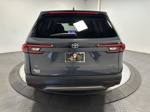 Used 2025 Toyota Grand Highlander AWD image 11