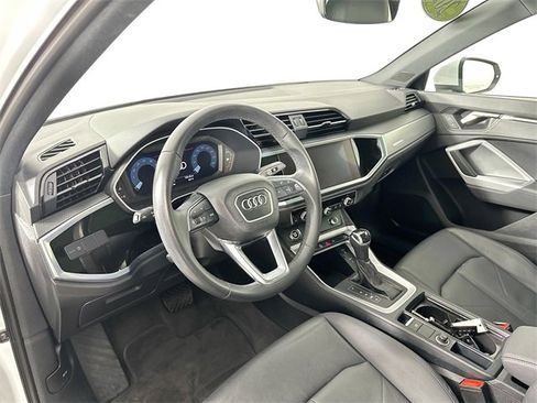 Used 2022 Audi Q3 2.0T Premium image 3