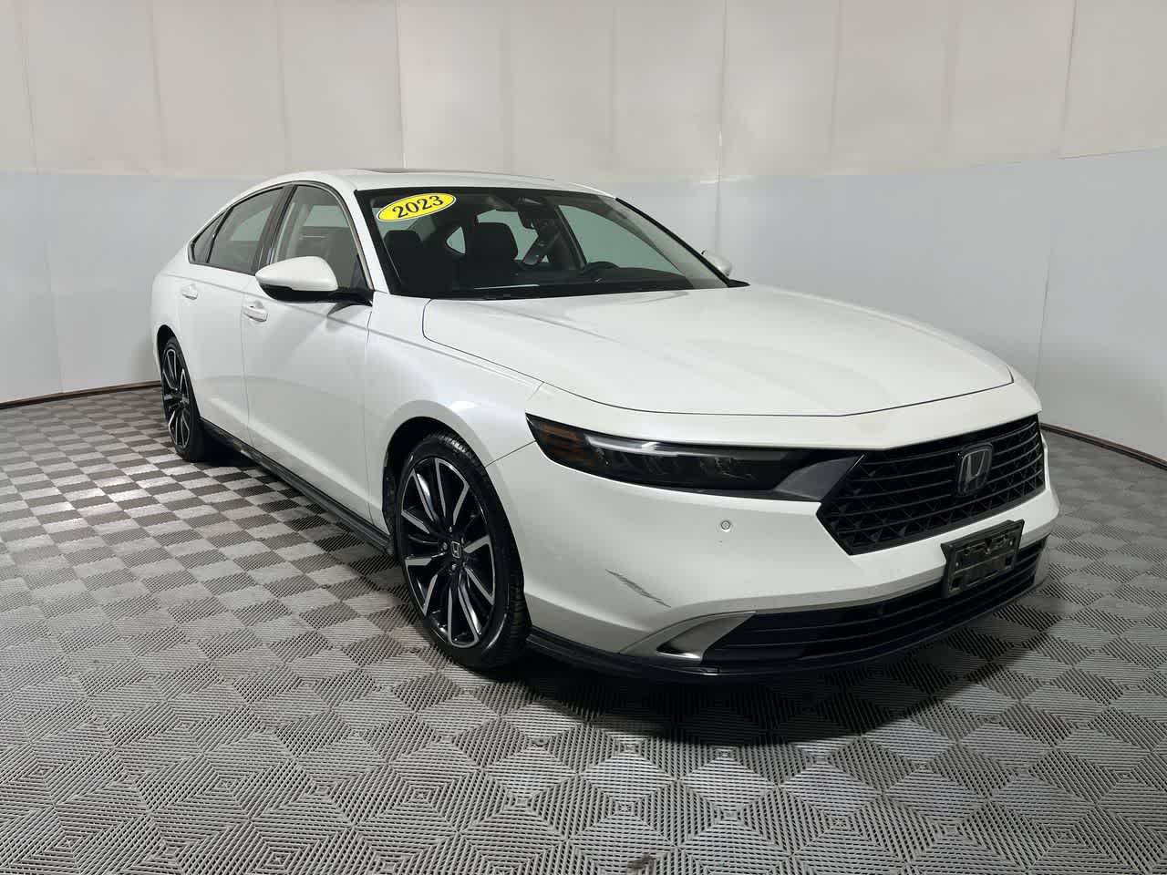 Used 2023 Honda Accord Touring image 2