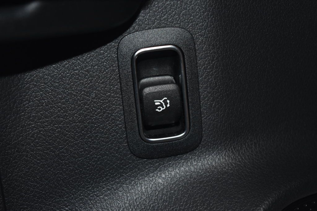 Used 2024 Mercedes-Benz EQB 300 4MATIC image 7
