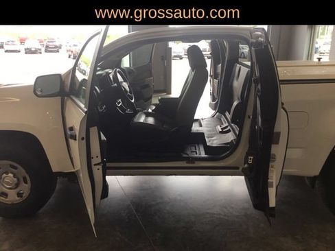 Used 2017 Chevrolet Colorado W/T AWD/4WD image 14