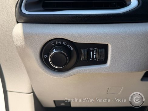 Used 2022 Chrysler Voyager LX FWD image 19