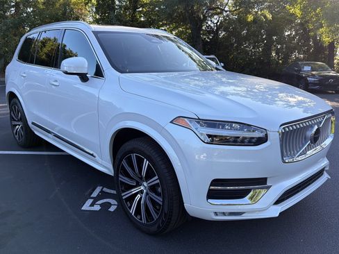 Used 2025 Volvo XC90 B5 Core AWD/4WD image 2