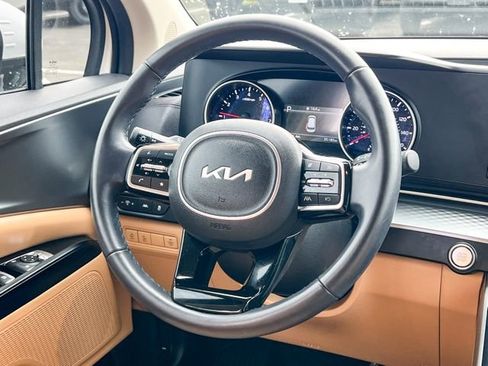 Certified 2024 Kia Carnival LX image 16