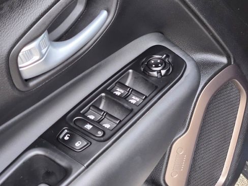 Certified 2023 Jeep Renegade Latitude image 17