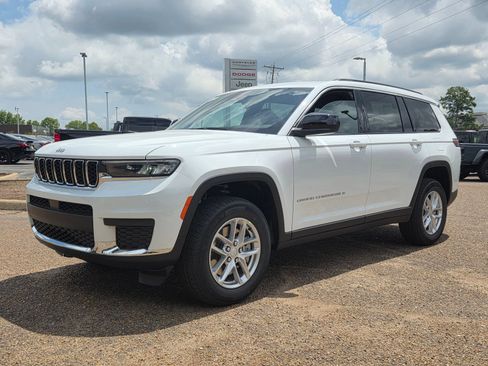 New 2026 Jeep Grand Cherokee L Laredo RWD image 1