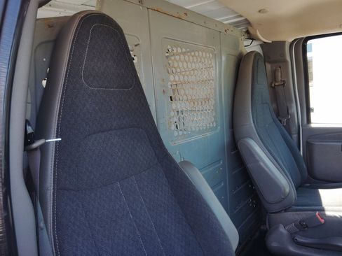 Used 2018 Chevrolet Express 2500 w/ Driver Convenience Package RWD image 22