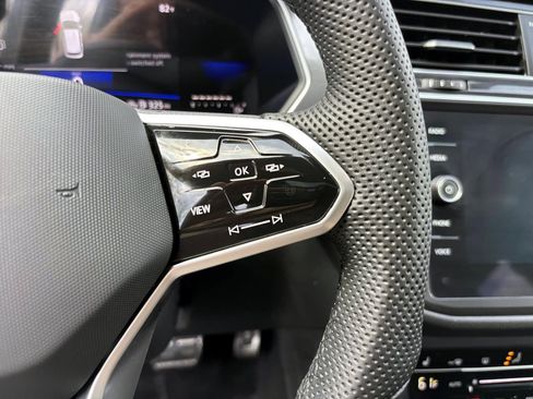 Used 2024 Volkswagen Tiguan SE R-Line image 18