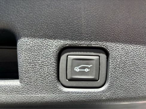 Used 2025 Chevrolet Traverse Z71 w/ Enhanced Driving Package image 9