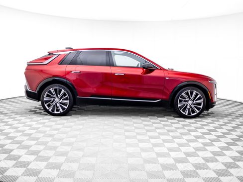 Used 2025 Cadillac Lyriq Luxury w/ LPO, Floor Liner Package AWD/4WD image 6