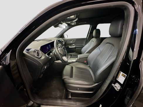 Used 2025 Mercedes-Benz GLB 250 4MATIC image 13
