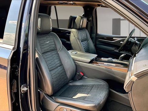 Used 2023 Cadillac Escalade Premium Luxury Platinum AWD/4WD image 7