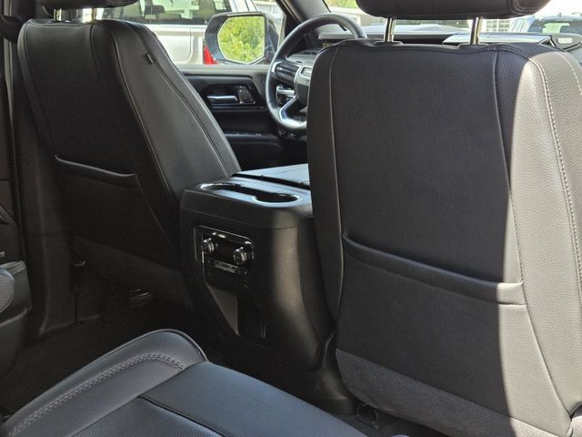 Used 2025 GMC Yukon Denali AWD/4WD image 46