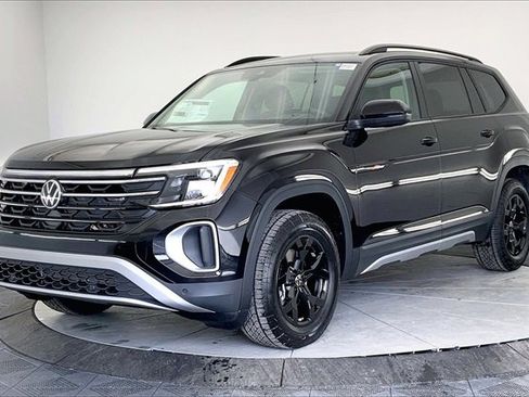 New 2026 Volkswagen Atlas Peak Edition image 2