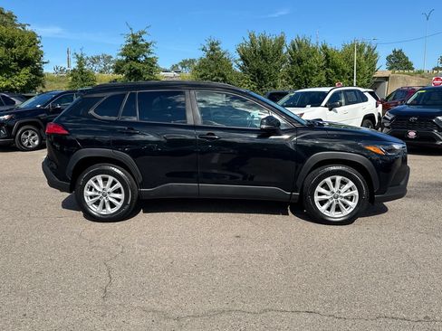 Used 2024 Toyota Corolla Cross LE w/ Moonroof Package AWD/4WD image 9