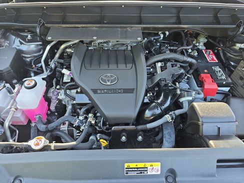 Used 2023 Toyota Highlander XLE FWD image 31