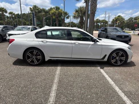 Used 2018 BMW 750i RWD image 16