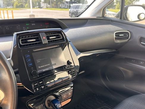 Used 2018 Toyota Prius Three FWD image 25