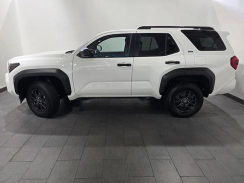 Used 2025 Toyota 4Runner SR5 AWD/4WD image 2