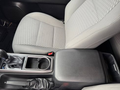 Used 2020 Toyota Tacoma SR5 image 14