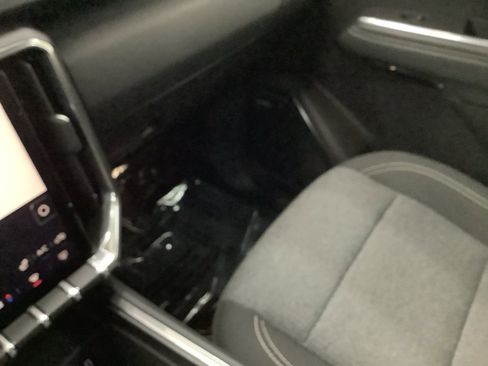 Used 2025 GMC Acadia Elevation image 24