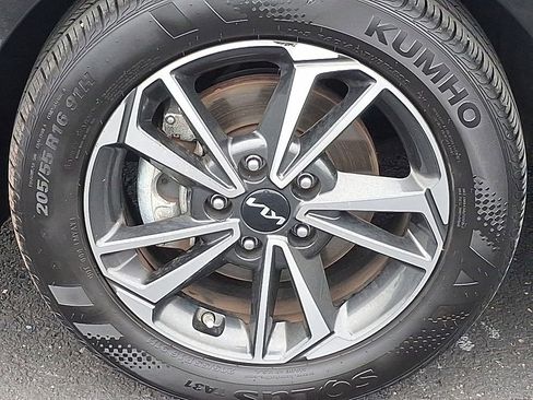 Certified 2023 Kia Forte LXS w/ LXS Technology Package image 9