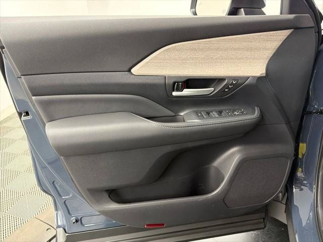 Certified 2026 Toyota Grand Highlander AWD image 19