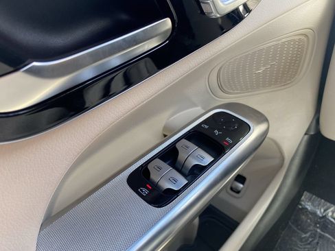 Certified 2026 Mercedes-Benz GLC 300 image 9
