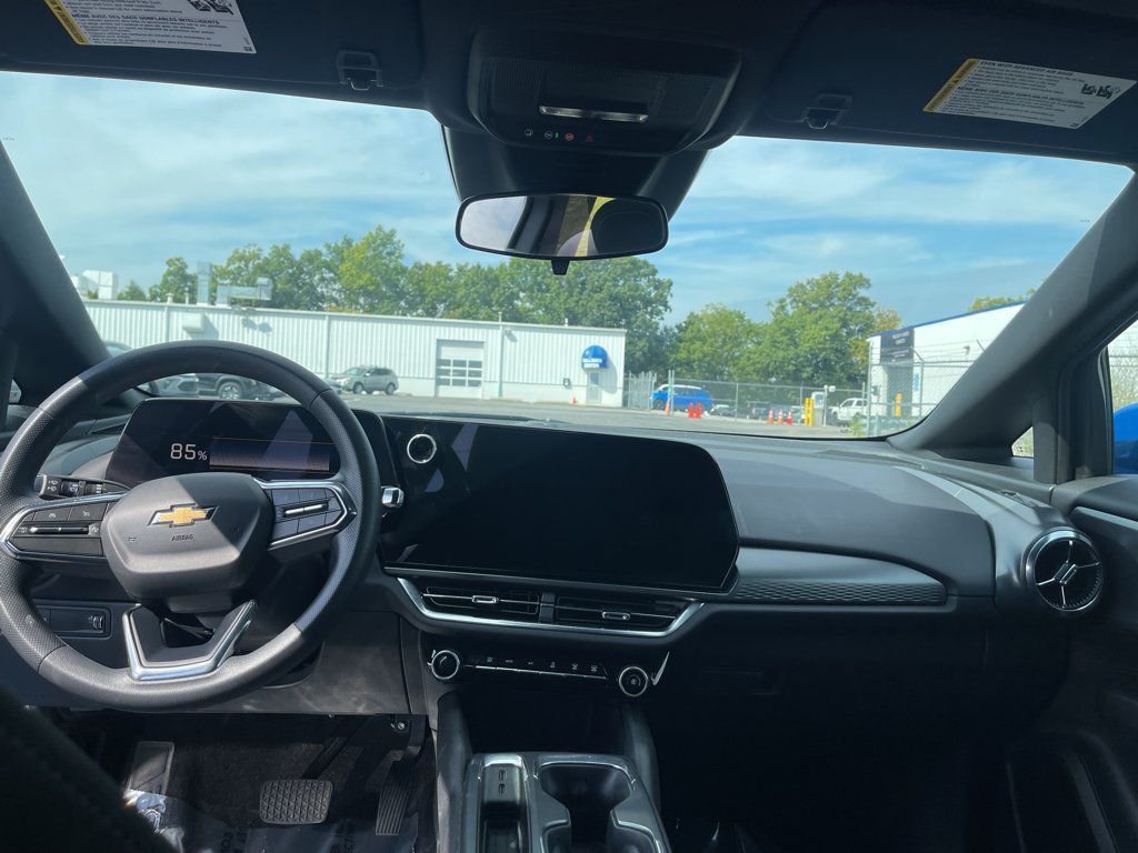 Used 2025 Chevrolet Equinox EV LT FWD image 20