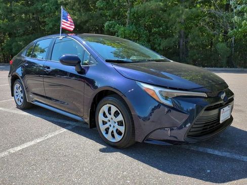 Used 2024 Toyota Corolla LE AWD/4WD image 2