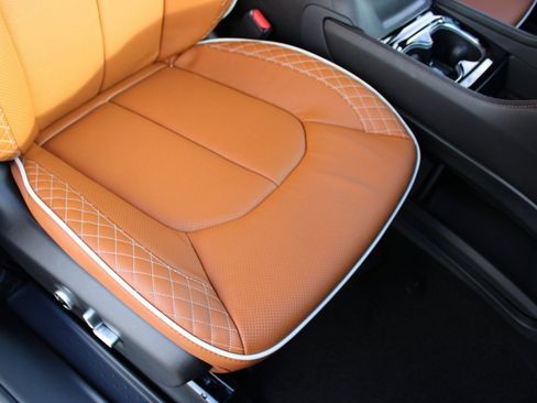 New 2026 Chrysler Pacifica Pinnacle image 28