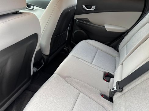 Used 2023 Hyundai Kona SE image 12