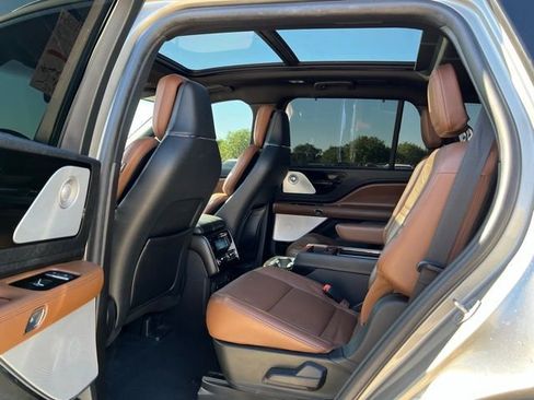 Used 2023 Lincoln Aviator Reserve w/ Equipment Group 201A image 26