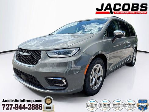 Used 2023 Chrysler Pacifica Limited FWD image 1