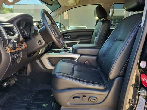 Used 2018 Nissan Titan SL RWD image 19
