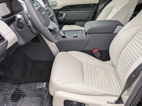Certified 2025 Land Rover Discovery S image 17