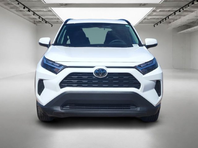 Used 2025 Toyota RAV4 XLE AWD/4WD image 9