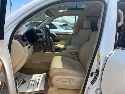 Used 2019 Lexus LX 570 4WD w/ Luxury Package image 5