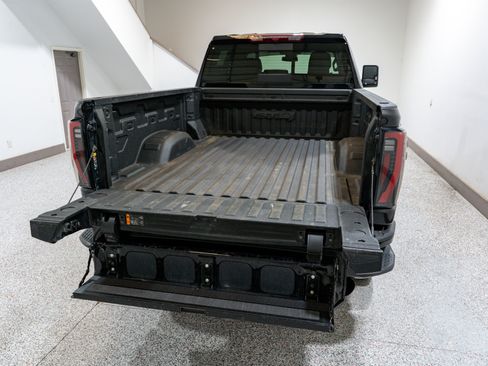Used 2024 GMC Sierra 2500 AT4 w/ AT4 Preferred Package image 11