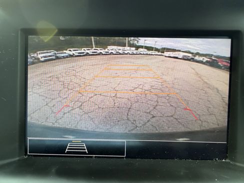 Used 2024 GMC Terrain SLE w/ Elevation Edition image 17