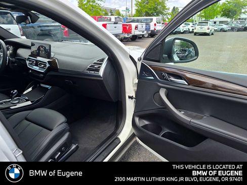 Used 2025 BMW X4 xDrive30i AWD/4WD image 10