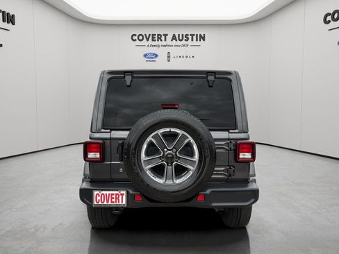 Used 2020 Jeep Wrangler Unlimited Sahara image 4