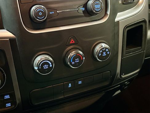 Used 2021 RAM 1500 Classic SLT image 15