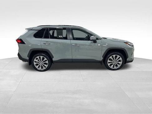 Used 2023 Toyota RAV4 XLE Premium image 10