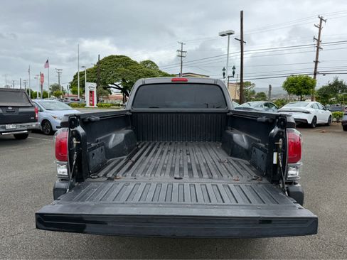 Used 2017 Toyota Tacoma SR5 RWD image 11