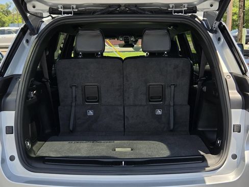 New 2026 Jeep Grand Cherokee L Limited RWD image 9