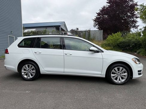 Used 2017 Volkswagen Golf S AWD/4WD image 5