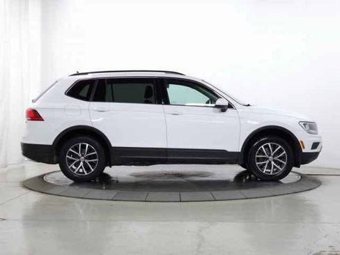 Used 2019 Volkswagen Tiguan SE w/ Panoramic Sunroof Package image 10