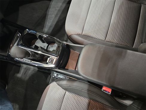 Used 2025 Chevrolet Trax LT w/ LT Convenience Package image 26